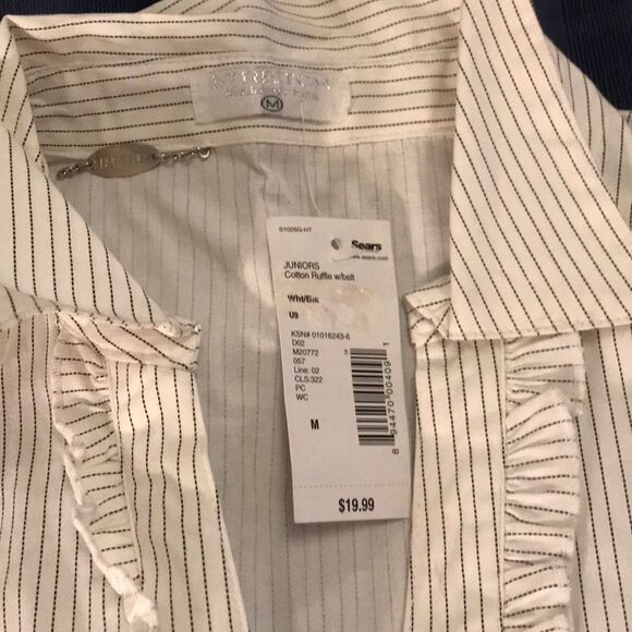 Cute button down blouse - Picture 2 of 4